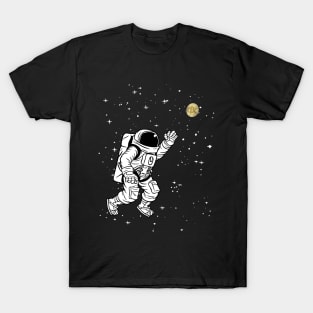 Bitcoin To The Moon Crypto Currency Astronaut T-Shirt